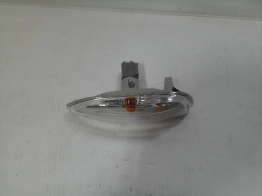 Указатель поворота на крыле правый 50018861